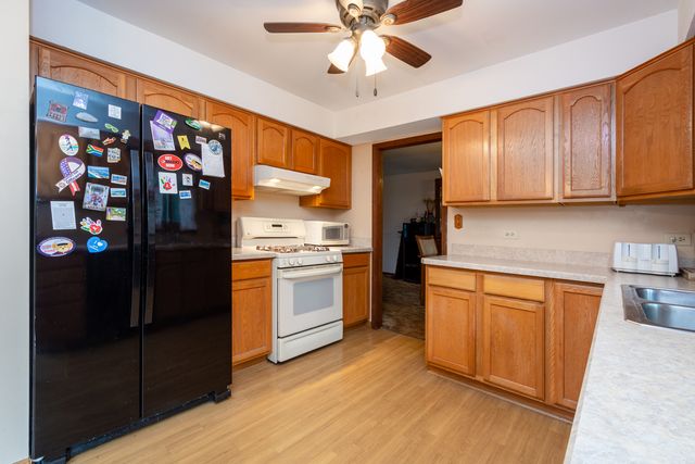 40581 N Sunset Drive, Antioch, IL 60002