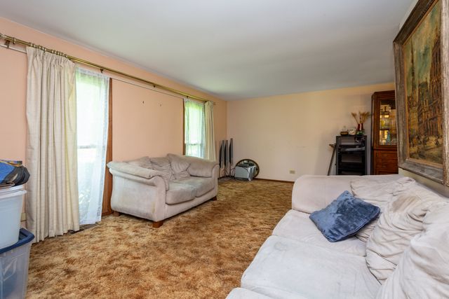 40581 N Sunset Drive, Antioch, IL 60002