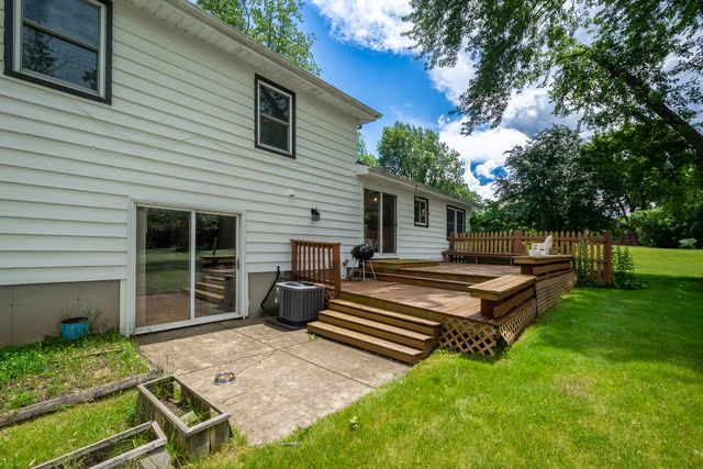 40581 N Sunset Drive, Antioch, IL 60002