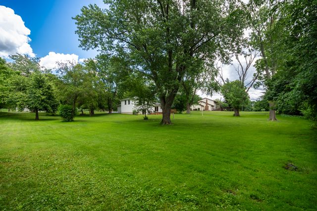 40581 N Sunset Drive, Antioch, IL 60002