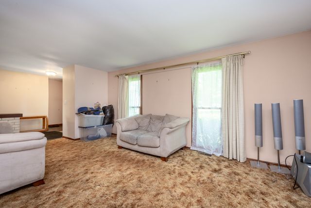 40581 N Sunset Drive, Antioch, IL 60002