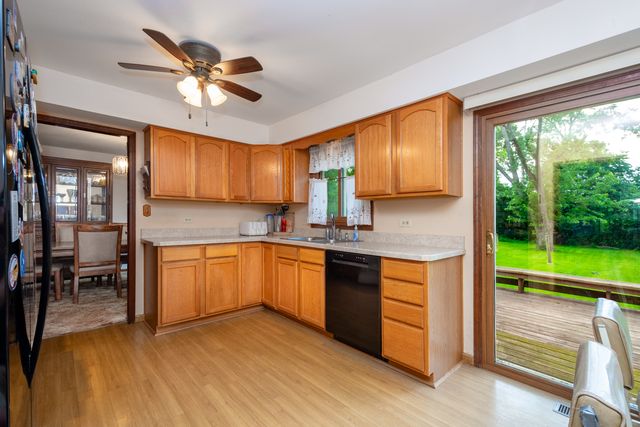 40581 N Sunset Drive, Antioch, IL 60002