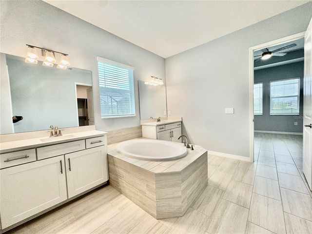 19227 SCALLOP LOOP, Lakewood Ranch, FL 34211