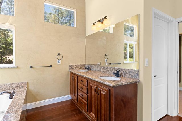 12455 Hallwood Pl, Grass Valley, CA 95949