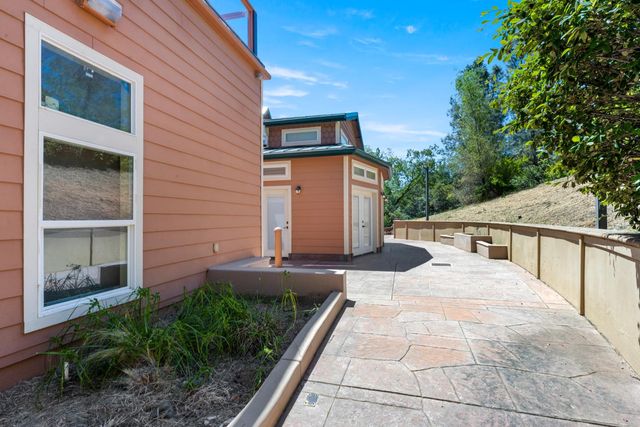 12455 Hallwood Pl, Grass Valley, CA 95949