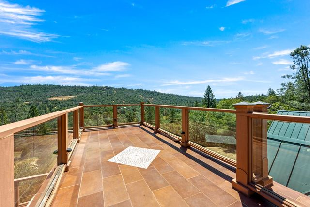12455 Hallwood Pl, Grass Valley, CA 95949