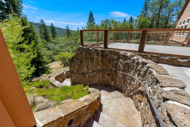 12455 Hallwood Pl, Grass Valley, CA 95949