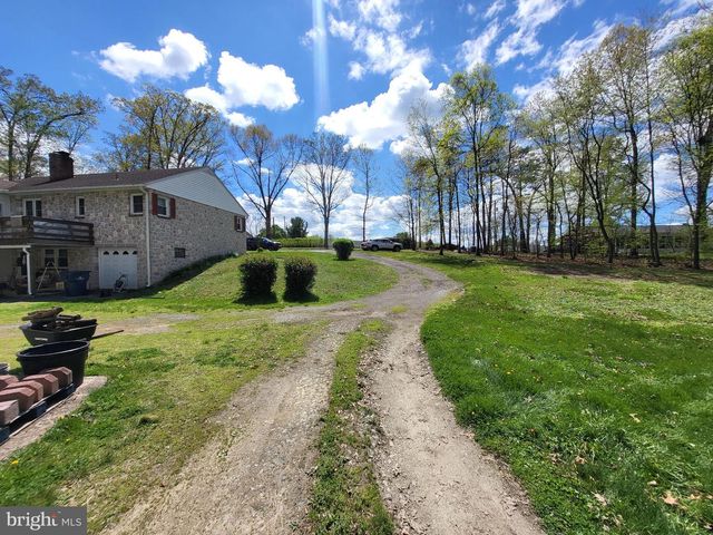 1859-1861 LEAFMORE RD, Chambersburg, PA 17202