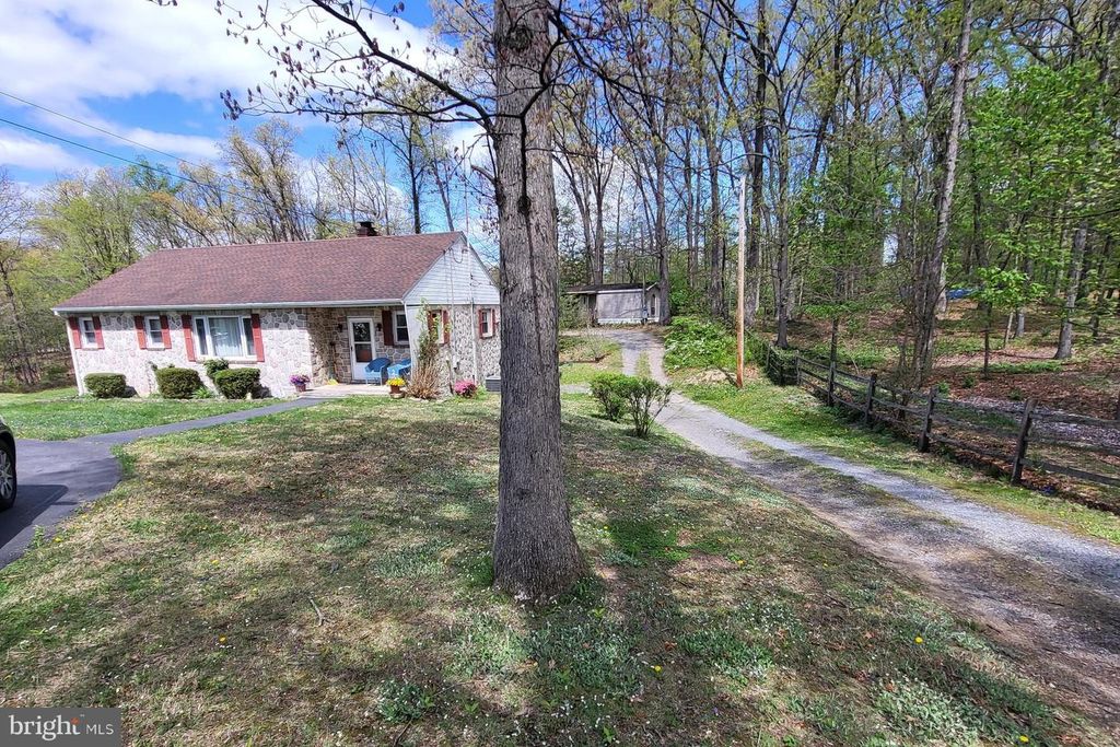 1859-1861 LEAFMORE RD, Chambersburg, PA 17202