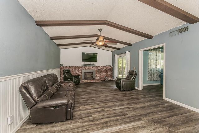 1895 Dennis Avenue, Clovis, CA 93611