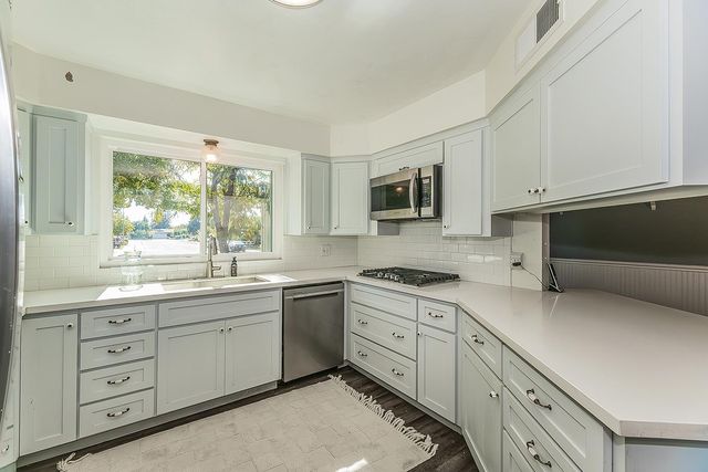 1895 Dennis Avenue, Clovis, CA 93611