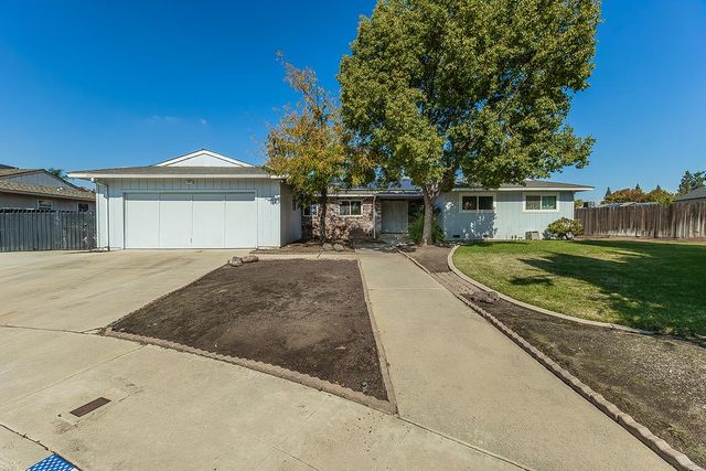 1895 Dennis Avenue, Clovis, CA 93611