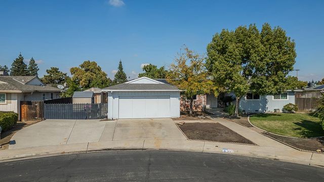 1895 Dennis Avenue, Clovis, CA 93611