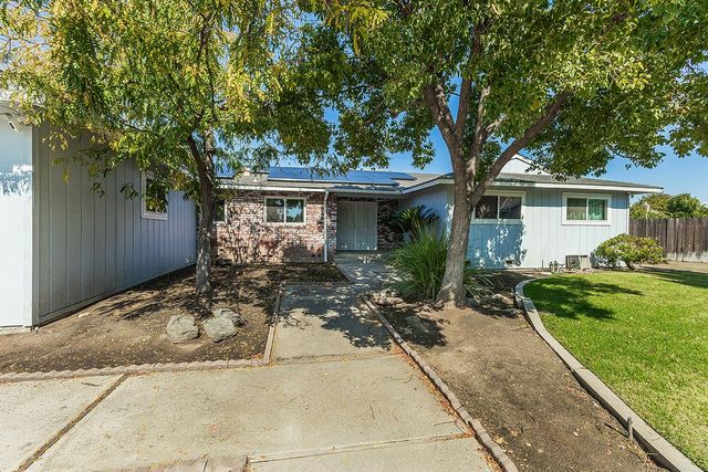 1895 Dennis Avenue, Clovis, CA 93611