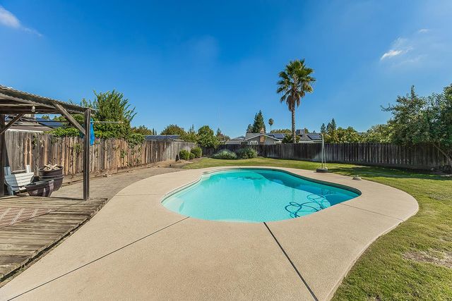 1895 Dennis Avenue, Clovis, CA 93611