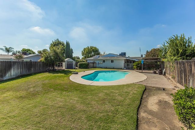 1895 Dennis Avenue, Clovis, CA 93611
