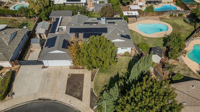 1895 Dennis Avenue, Clovis, CA 93611