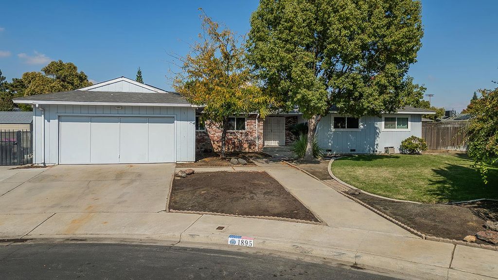 1895 Dennis Avenue, Clovis, CA 93611