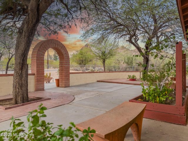 6021 S Arrowhead Lane, Tucson, AZ 85746