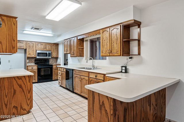 6021 S Arrowhead Lane, Tucson, AZ 85746