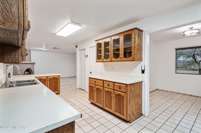 6021 S Arrowhead Lane, Tucson, AZ 85746