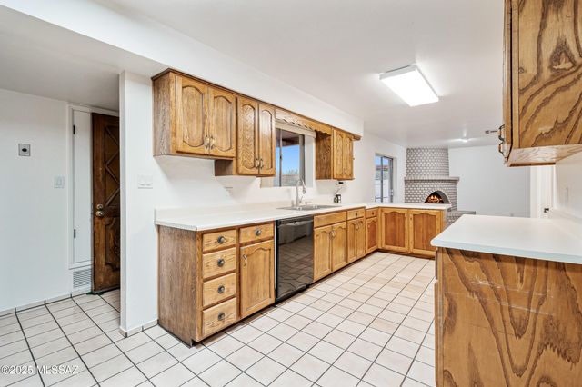 6021 S Arrowhead Lane, Tucson, AZ 85746