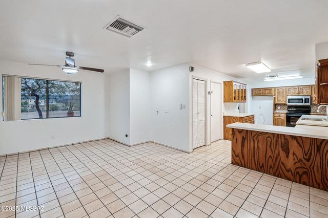 6021 S Arrowhead Lane, Tucson, AZ 85746