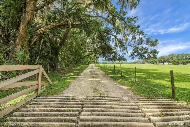 10757 County Road 223 Road, Oxford, FL 34484
