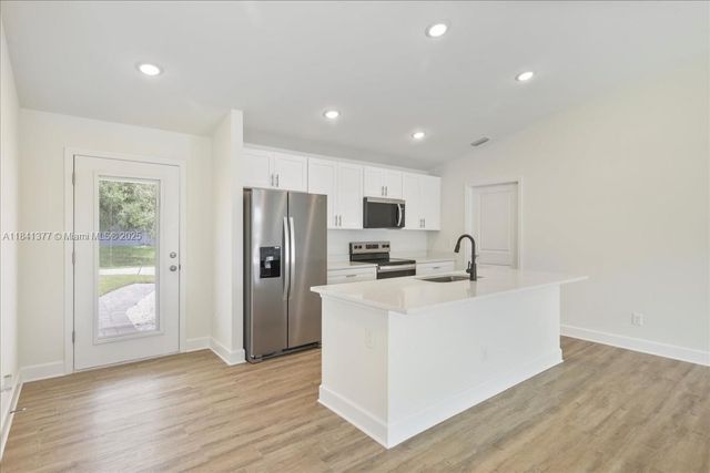 1136 NW 9th Ter, Cape Coral, FL 33993