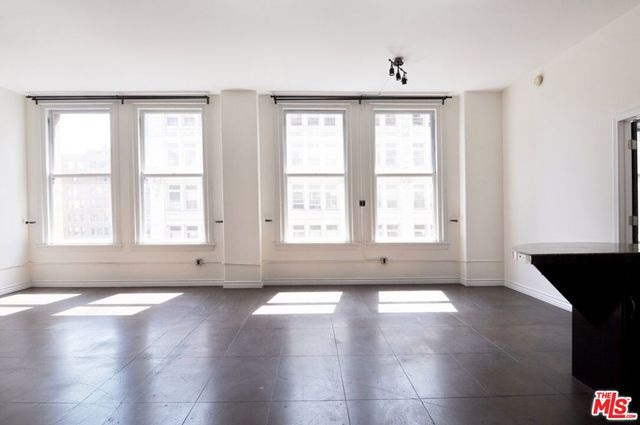 215 W 7th Street 907, Los Angeles, CA 90014