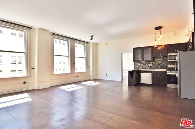 215 W 7th Street 907, Los Angeles, CA 90014