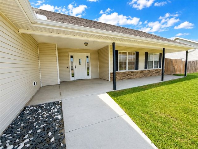 1380 General Parson Drive, Prairie Grove, AR 72753