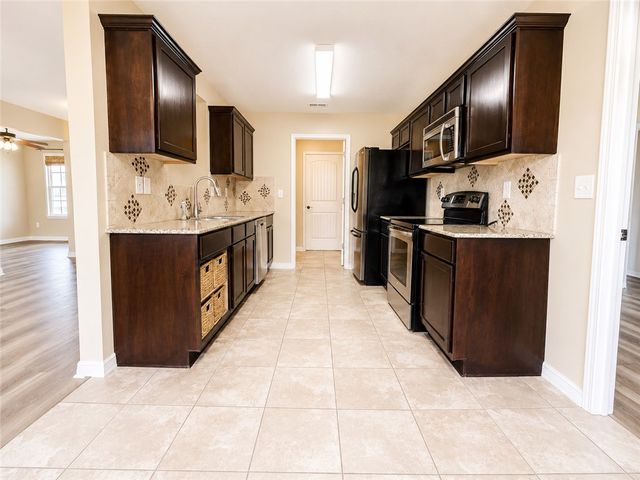 1380 General Parson Drive, Prairie Grove, AR 72753