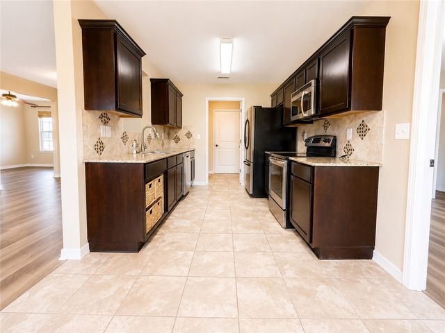 1380 General Parson Drive, Prairie Grove, AR 72753