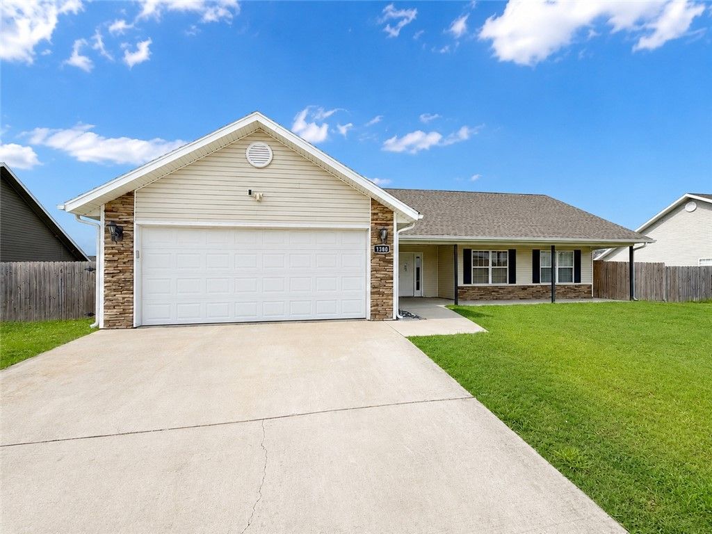 1380 General Parson Drive, Prairie Grove, AR 72753