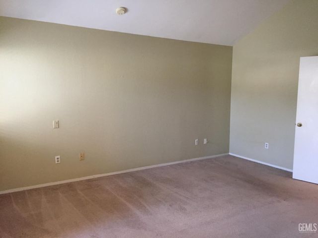 8013 Chaucer Street, Bakersfield, CA 93311