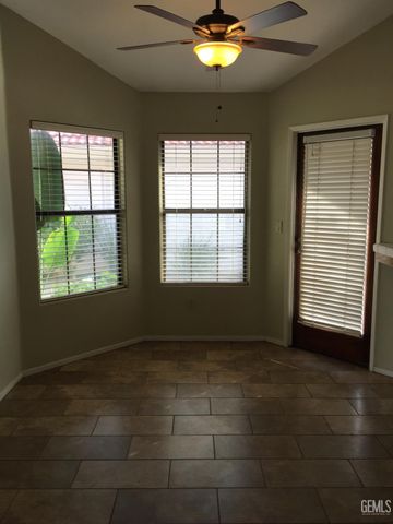 8013 Chaucer Street, Bakersfield, CA 93311