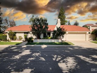 8013 Chaucer Street, Bakersfield, CA 93311