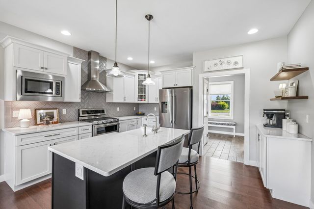 18 Sunrise Circle, Auburn, NH 03032