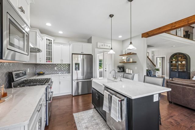 18 Sunrise Circle, Auburn, NH 03032