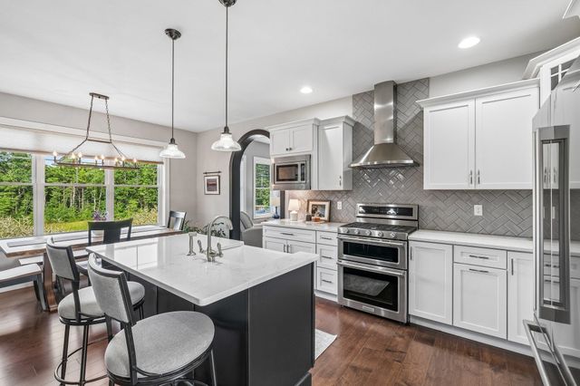 18 Sunrise Circle, Auburn, NH 03032