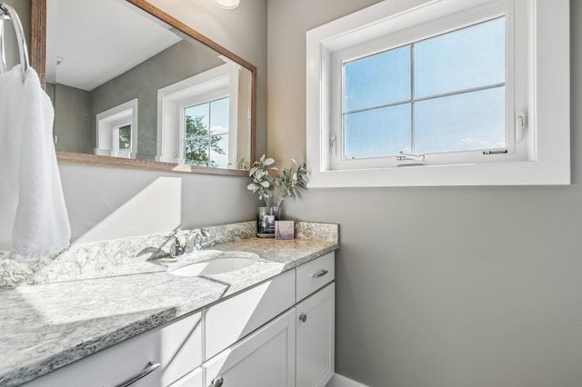 18 Sunrise Circle, Auburn, NH 03032