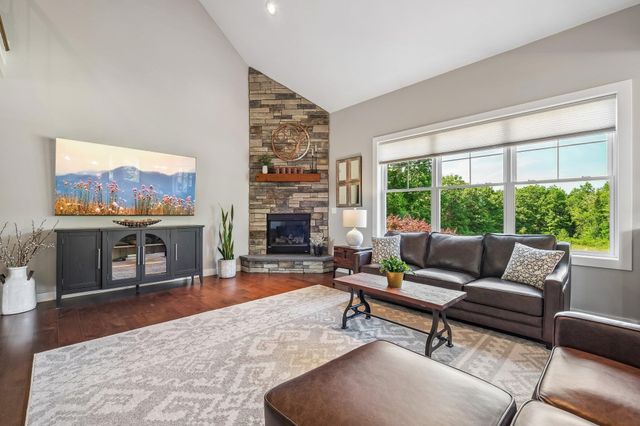 18 Sunrise Circle, Auburn, NH 03032