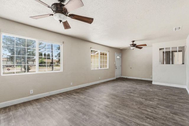 27341 Parkwood Avenue, Madera, CA 93637