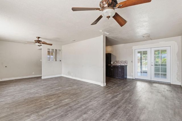 27341 Parkwood Avenue, Madera, CA 93637