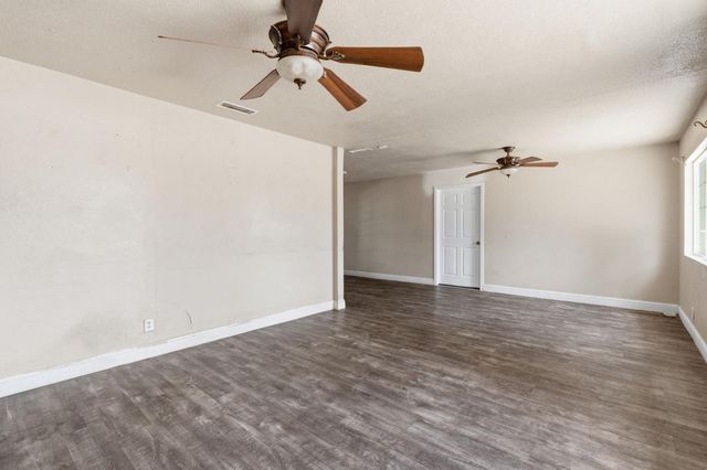 27341 Parkwood Avenue, Madera, CA 93637