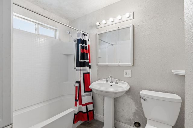 27341 Parkwood Avenue, Madera, CA 93637