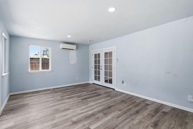 27341 Parkwood Avenue, Madera, CA 93637