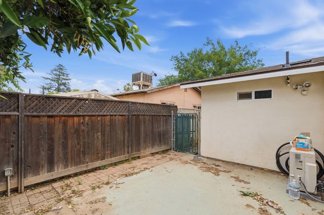 27341 Parkwood Avenue, Madera, CA 93637