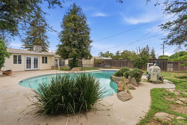 27341 Parkwood Avenue, Madera, CA 93637